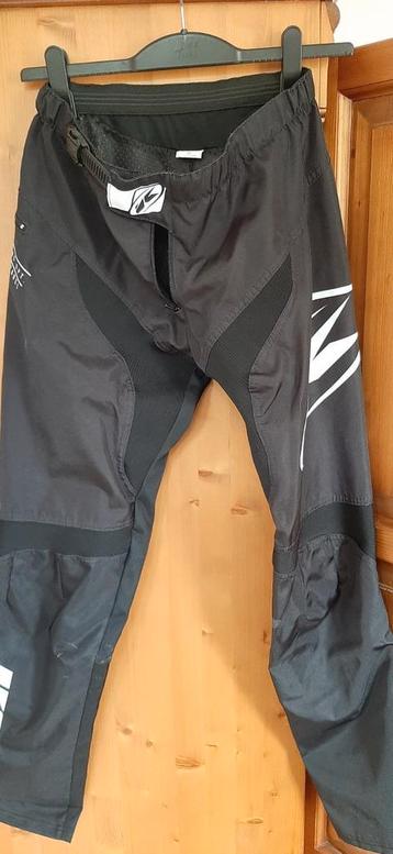 Broek en shirt voor crossmotor beschikbaar voor biedingen