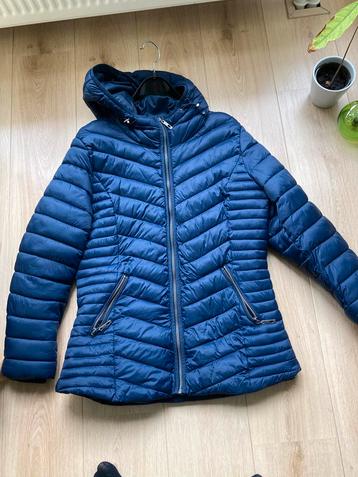Winterjas Blauw beschikbaar voor biedingen