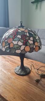 tafellamp Tiffany met bronzen voet, Huis en Inrichting, 50 tot 75 cm, Ophalen of Verzenden, Tiffany, Glas