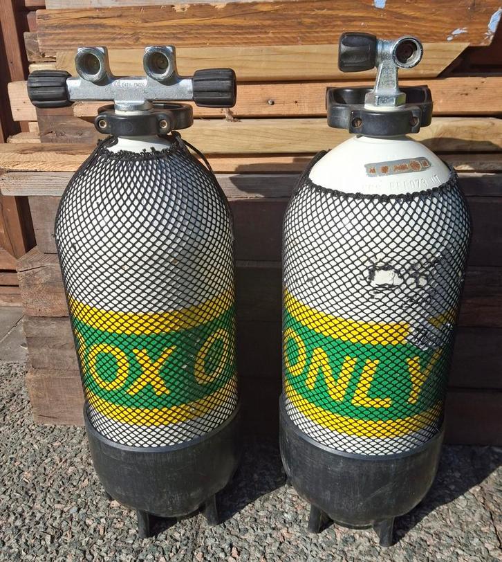 Twee duikflessen kort, 12 liter 230 bar. ongekeurd!!, Watersport en Boten, Duiken, Gebruikt, Duikfles, Ophalen