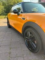 Orange Mini 1.5 Cooper 2017 met 136922 kilometer, Voorwielaandrijving, Overige kleuren, 4 stoelen, Origineel Nederlands