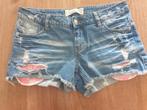 Kort spijkerbroekje maat 36
Vero moda, Ophalen of Verzenden, Zo goed als nieuw, Blauw, W28 - W29 (confectie 36)