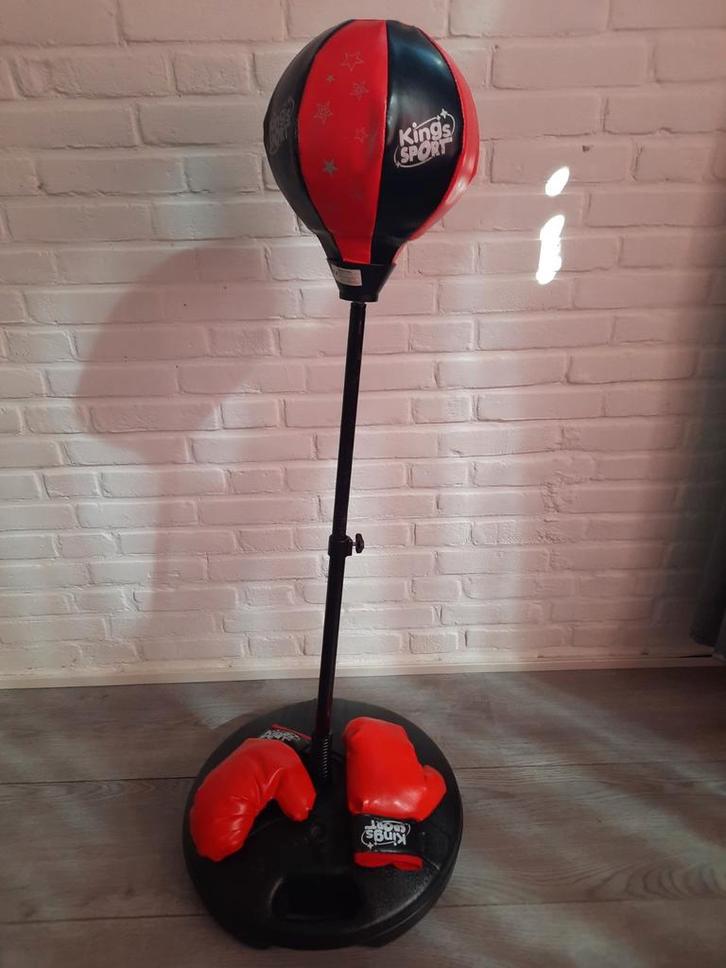 Boksbal op voet met twee bokshandschoenen voor kinderen, Sport en Fitness, Boksen, Gebruikt, Boksbal, Ophalen of Verzenden