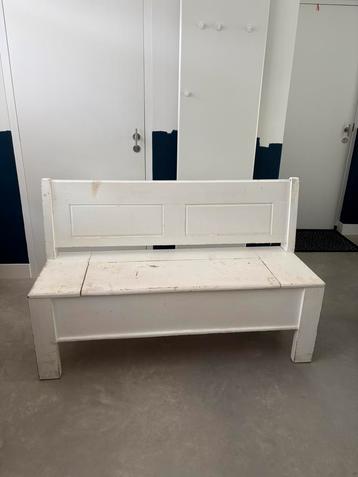Houten witte klepbank beschikbaar voor biedingen