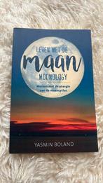 Leven met de maan monology - yasmin Boland, Ophalen of Verzenden, Zo goed als nieuw, Astrologie, Achtergrond en Informatie