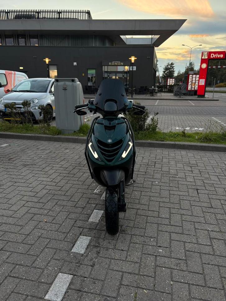 Piaggio zip, Fietsen en Brommers, Scooters | Piaggio, Zo goed als nieuw, Zip, Maximaal 45 km/u, Benzine, Ophalen
