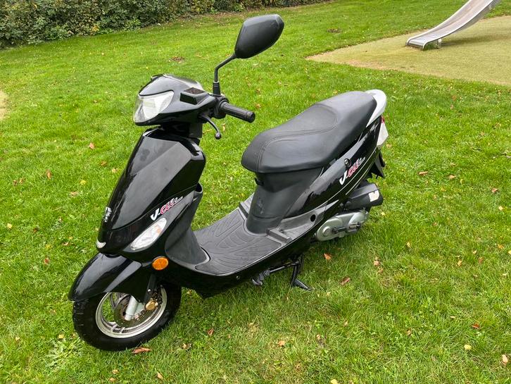 Scooter peaugeot v-clic - diler onderhouden, Fietsen en Brommers, Scooters | Peugeot, Gebruikt, Overige modellen, Maximaal 45 km/u