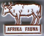 Afrika fauna buffel rood op wit plastic speldje ( H_114 ), Verzamelen, Speldjes, Pins en Buttons, Dier of Natuur, Speldje of Pin