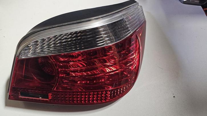 Achterlicht rood op zijpaneel rechts BMW 5 serie E60 sedan 6, Auto-onderdelen, Verlichting, BMW, Gebruikt, Ophalen of Verzenden