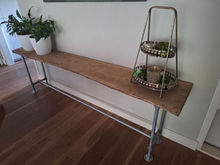 Lange side table van eikenhout en stijgerbuizen, Huis en Inrichting, Tafels | Sidetables, Gebruikt, 25 tot 50 cm, 200 cm of meer