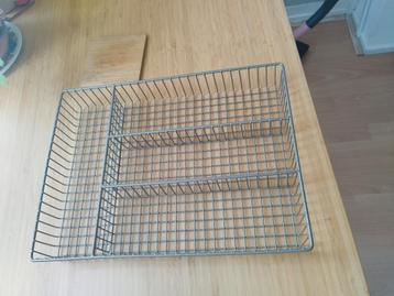 Bestekbak van staal gaas, of een kastje.  beschikbaar voor biedingen