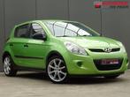 Hyundai i20 1.2i ActiveVersion * VROLIJKE KLEUR ! (bj 2009), Gebruikt, Stoelverwarming, 4 cilinders, Bedrijf