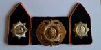 Set emblemen Van Heutsz baret en kraagspiegels, Verzamelen, Ophalen of Verzenden, Landmacht, Nederland, Embleem of Badge