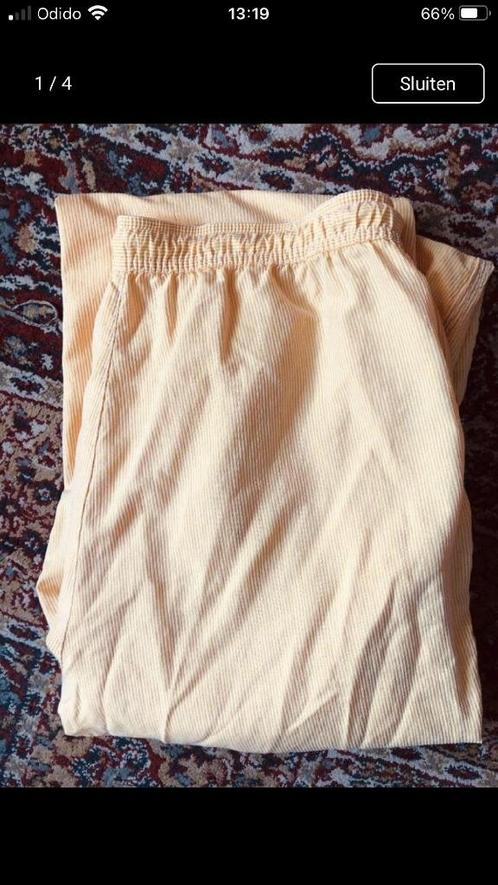 mooie lichtgeel/wit gestreepte zomerbroek 42 zgan, Kleding | Dames, Broeken en Pantalons, Zo goed als nieuw, Maat 42/44 (L), Geel