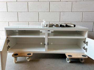 Wit Glans TV Meubel met Glasplaat beschikbaar voor biedingen