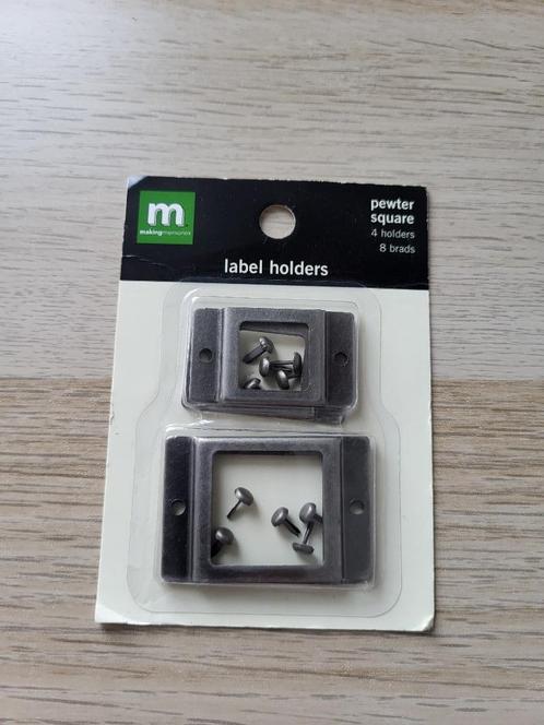 Making Memories Label Holders Pewter Square #23217, Hobby en Vrije tijd, Scrapbooking, Nieuw, Versiering of Embellishment, Overige merken
