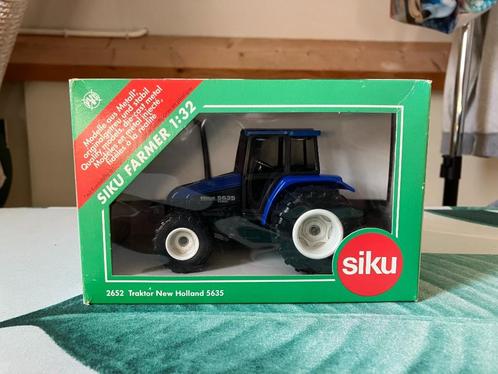 Siku New Holland 5635 met lage druk banden, Hobby en Vrije tijd, Modelauto's | 1:32, Zo goed als nieuw, Tractor of Landbouw, SIKU