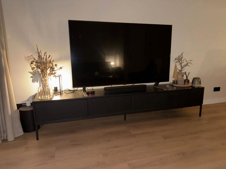 Zwart Zen Living TV Meubel - 240 cm, Huis en Inrichting, Kasten | Televisiemeubels, Zo goed als nieuw, Minder dan 100 cm, 200 cm of meer