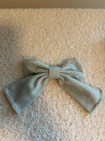 Spijkerstof haarstrik beschikbaar voor biedingen