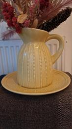 Aardewerk Schaal & Kan Set - Geel, Huis en Inrichting, Ophalen, Schaal, Rond, Zo goed als nieuw