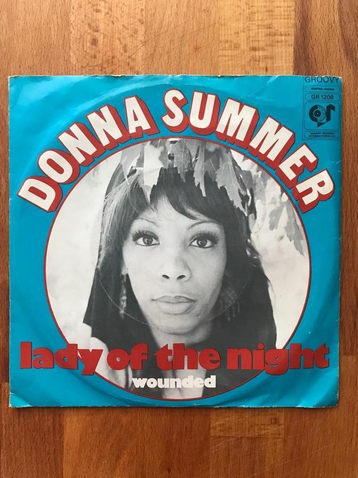 Single - Donna Summer - Lady of the Night / Wounded, Cd's en Dvd's, Vinyl Singles, Gebruikt, Single, Pop, 7 inch, Ophalen of Verzenden