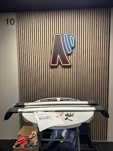 Thule Wingbar Edge Dakdragers Toyota Avensis, Auto diversen, Dakdragers, Zo goed als nieuw, Ophalen of Verzenden