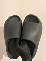 Yeezy Slides by Adidas – Grey - 40.5, Kleding | Dames, Ophalen of Verzenden, Nieuw, Grijs, Slippers
