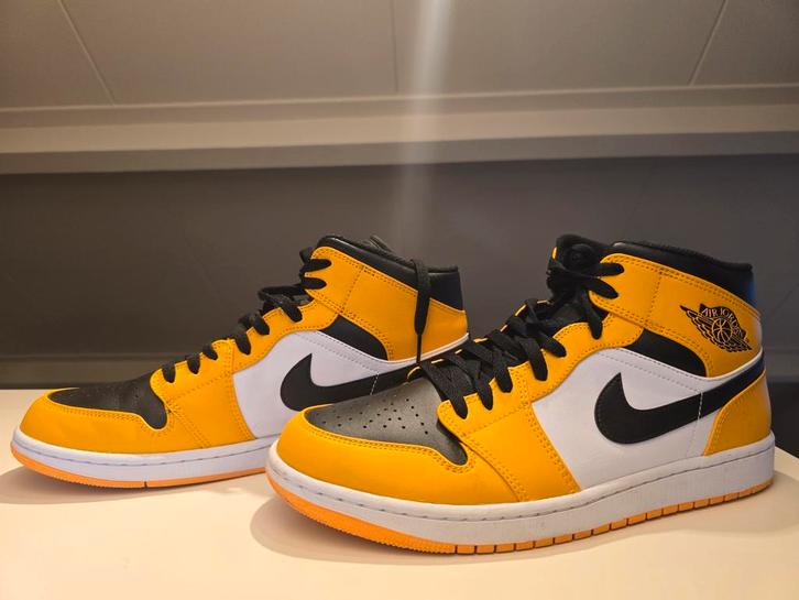 Air Jordan 1 Mid "Taxi" sneakers - 1x gedragen - nieuwstaat, Kleding | Heren, Schoenen, Zo goed als nieuw, Sneakers of Gympen