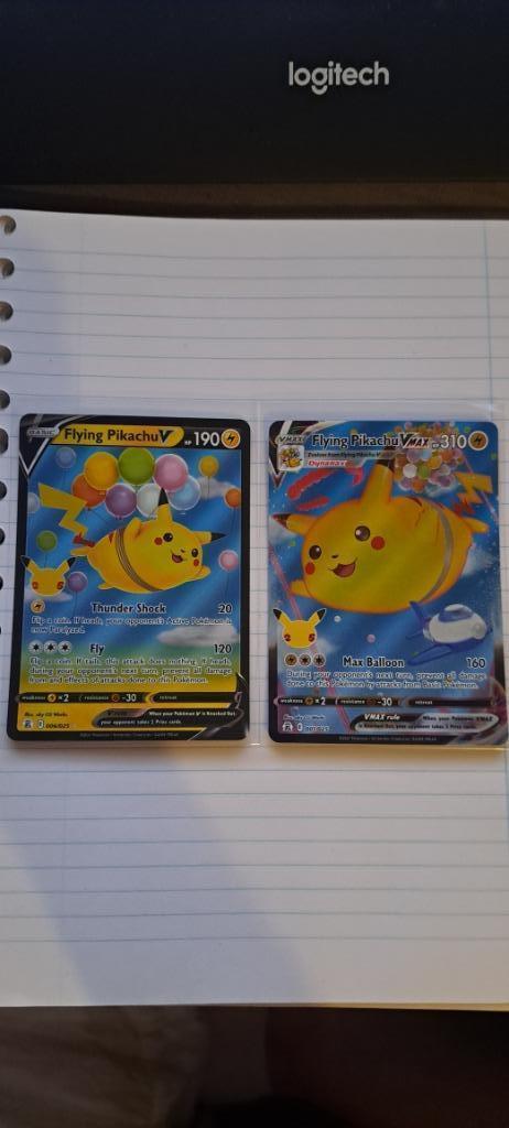 Flying Pikachu V & Flying Pikachu VMAX, Hobby en Vrije tijd, Verzamelkaartspellen | Pokémon, Zo goed als nieuw, Meerdere kaarten