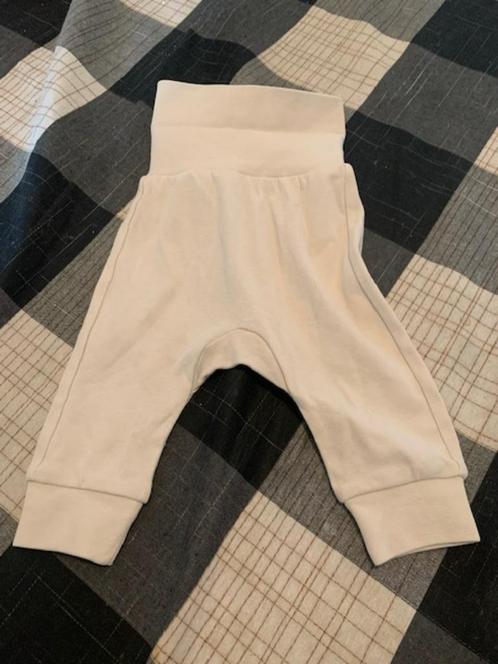 Crèmekleurige harembroekje van de H&M. Maat 56, Kinderen en Baby's, Babykleding | Maat 56, Zo goed als nieuw, Jongetje, Broekje