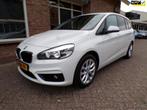 BMW 2-serie Gran Tourer 220i Automaat / Clima / Navi / Stoel, Auto's, 1998 cc, Stof, Gebruikt, Wit