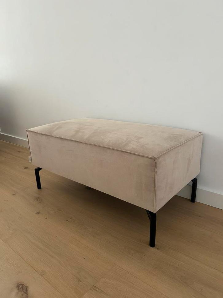 BySidde Poef in de kleur Crispy Sand, Huis en Inrichting, Banken | Voetenbanken en Poefen, Gebruikt, Minder dan 50 cm, 75 tot 100 cm