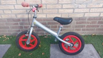 Loopfiets grijs rood beschikbaar voor biedingen