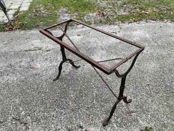 Leuk ( giet-) ijzeren onderstel tbv een tafel beschikbaar voor biedingen