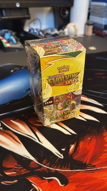 Evolving Skies Halve Boosterbox (18packs)  beschikbaar voor biedingen