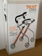 Rollator voor binnen. Lichtgewicht. Wendbaar. Met dienblad., Diversen, Rollators, Ophalen, Opvouwbaar, Zo goed als nieuw
