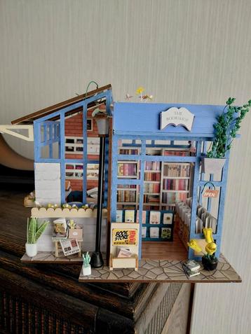 Miniatuur boekenshop  beschikbaar voor biedingen