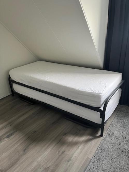 Bedden, Huis en Inrichting, Slaapkamer | Bedden, Zo goed als nieuw, Eenpersoons, 90 cm, 200 cm, Overige materialen, Zwart, Ophalen
