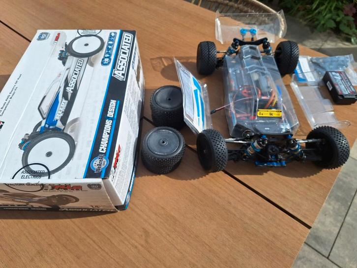 Team Associated B74.2 4WD Buggy: weinig gebruikt, Hobby en Vrije tijd, Modelbouw | Auto's en Voertuigen, Auto, 1:32 tot 1:50, Overige merken
