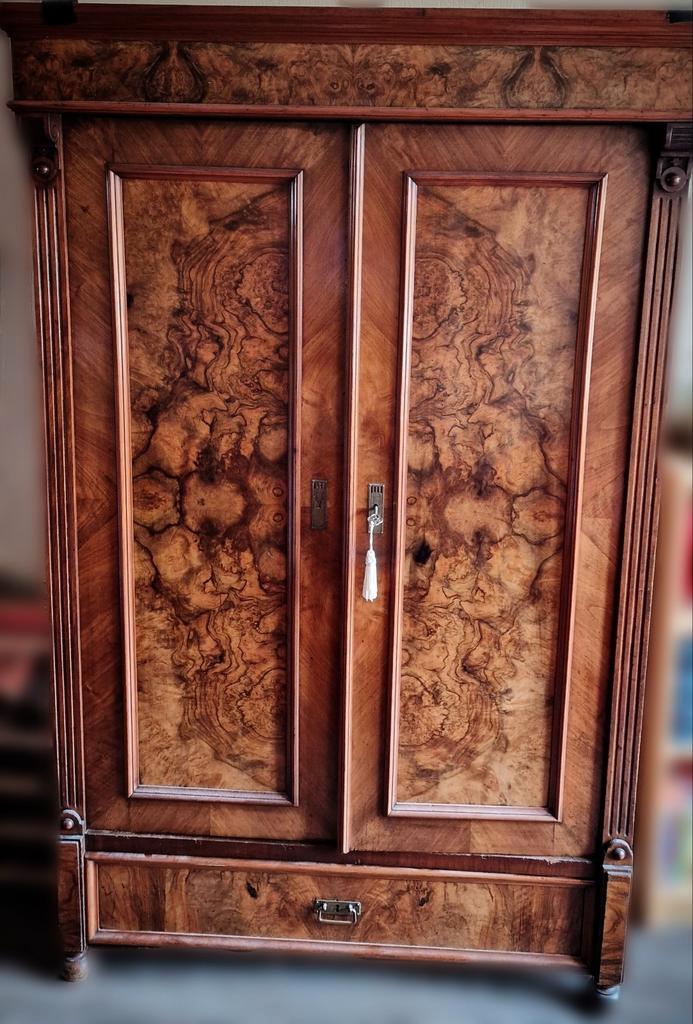 Antieke Houten Kast met Prachtige Details, Antiek en Kunst, Antiek | Meubels | Kasten, Ophalen