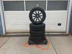 BMW  3 + 4. SERIE.  Mat  Zwart.  Winterset.  225 - 45 - 18., Ophalen, 18 inch, Gebruikt, Banden en Velgen