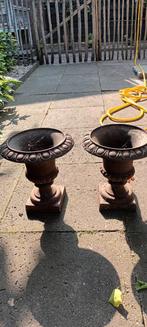 2 brocante gietijzeren franse tuinvazen, Tuin en Terras, Tuinvazen, Ophalen, Zo goed als nieuw