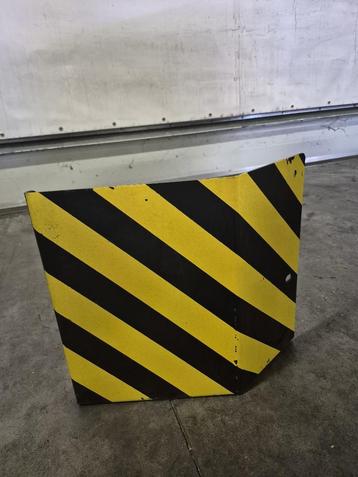 Nedcon Hoekbeschermer 400 mm geel zwart rubber, gebruikt beschikbaar voor biedingen