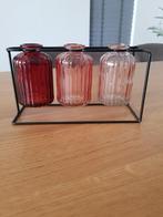 3 vaasjes in een rekje, Overige kleuren, Ophalen of Verzenden, Minder dan 50 cm, Glas