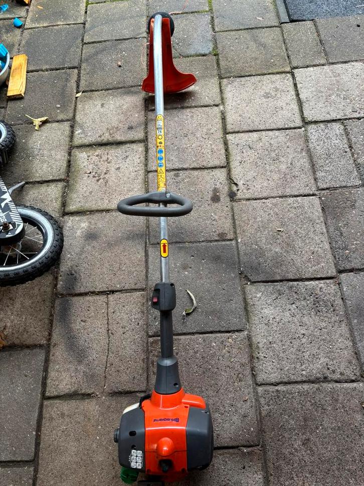Te Koop: Zeer nette Husqvarna 128RJ bosmaaier, Tuin en Terras, Bosmaaiers, Zo goed als nieuw, Benzine, Ophalen