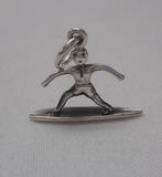 Mooi zilveren hangertje surfer nr.841, Sieraden, Tassen en Uiterlijk, Verzenden, Zo goed als nieuw, Zilver, Zilver