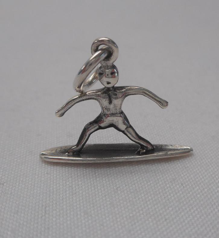 Mooi zilveren hangertje surfer nr.841, Sieraden, Tassen en Uiterlijk, Kettinghangers, Zo goed als nieuw, Zilver, Zilver, Verzenden