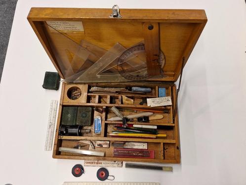 Houten tekendoos met o.a. hoekspiegels en linialen vintage, Hobby en Vrije tijd, Tekenen, Overige typen, Ophalen of Verzenden