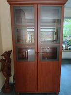 Nette vitrinekast kersenkleur, Huis en Inrichting, Ophalen, Gebruikt, 50 tot 100 cm, 150 tot 200 cm