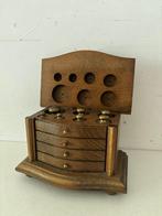 Gewichten setje - antiek kastje, Verzenden